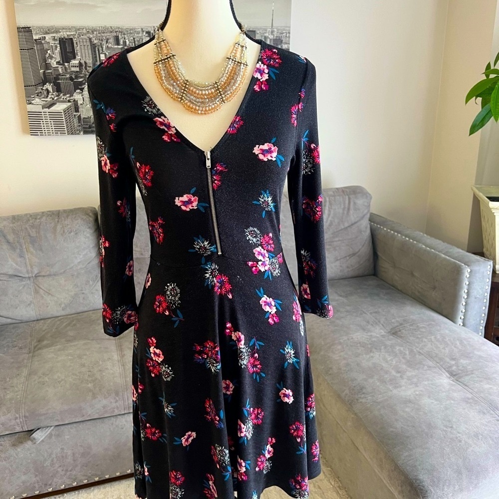 Express Blue and Black Fit and Flare V-neck Dress - Picture 3 of 10